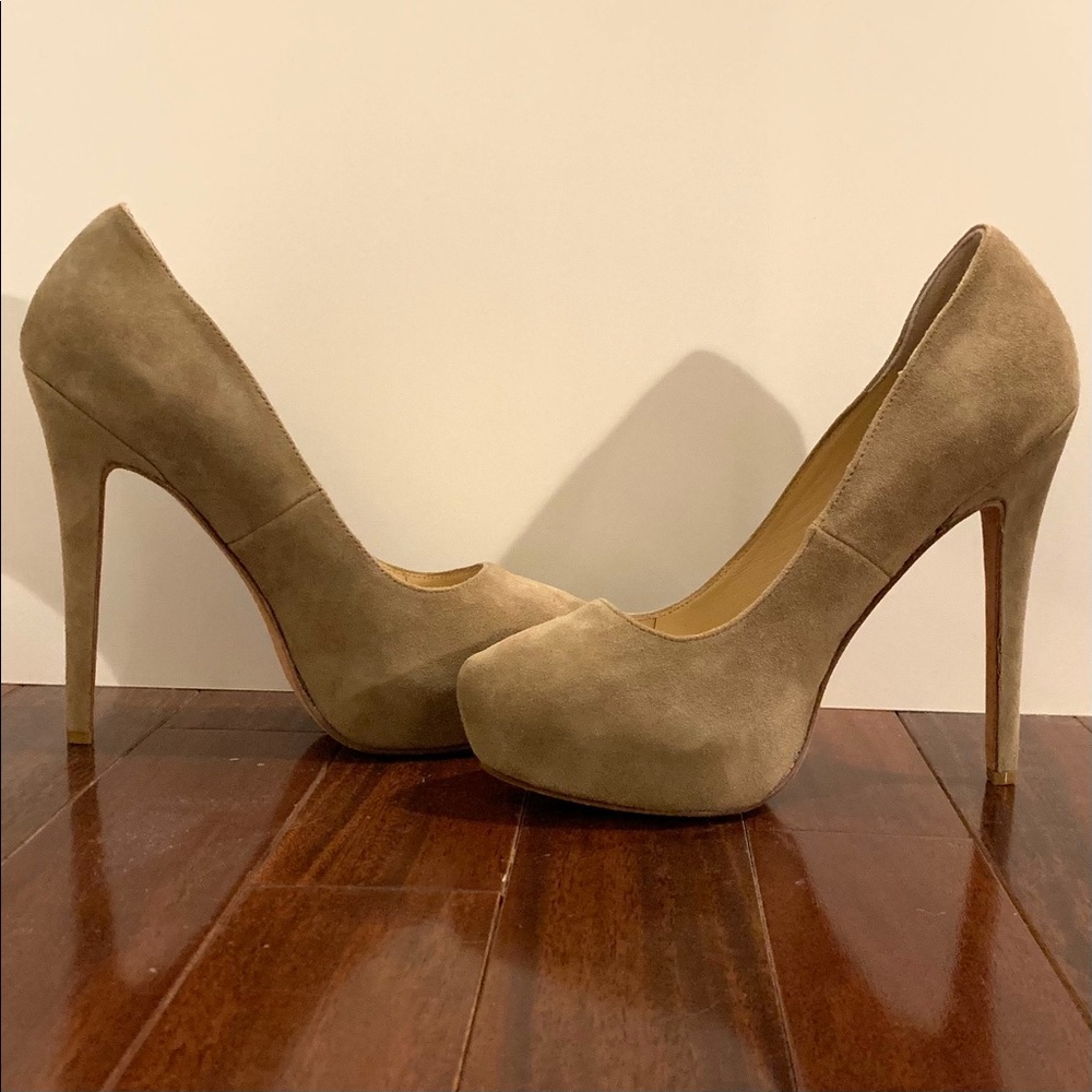 Elizabeth Brady Coco Pump